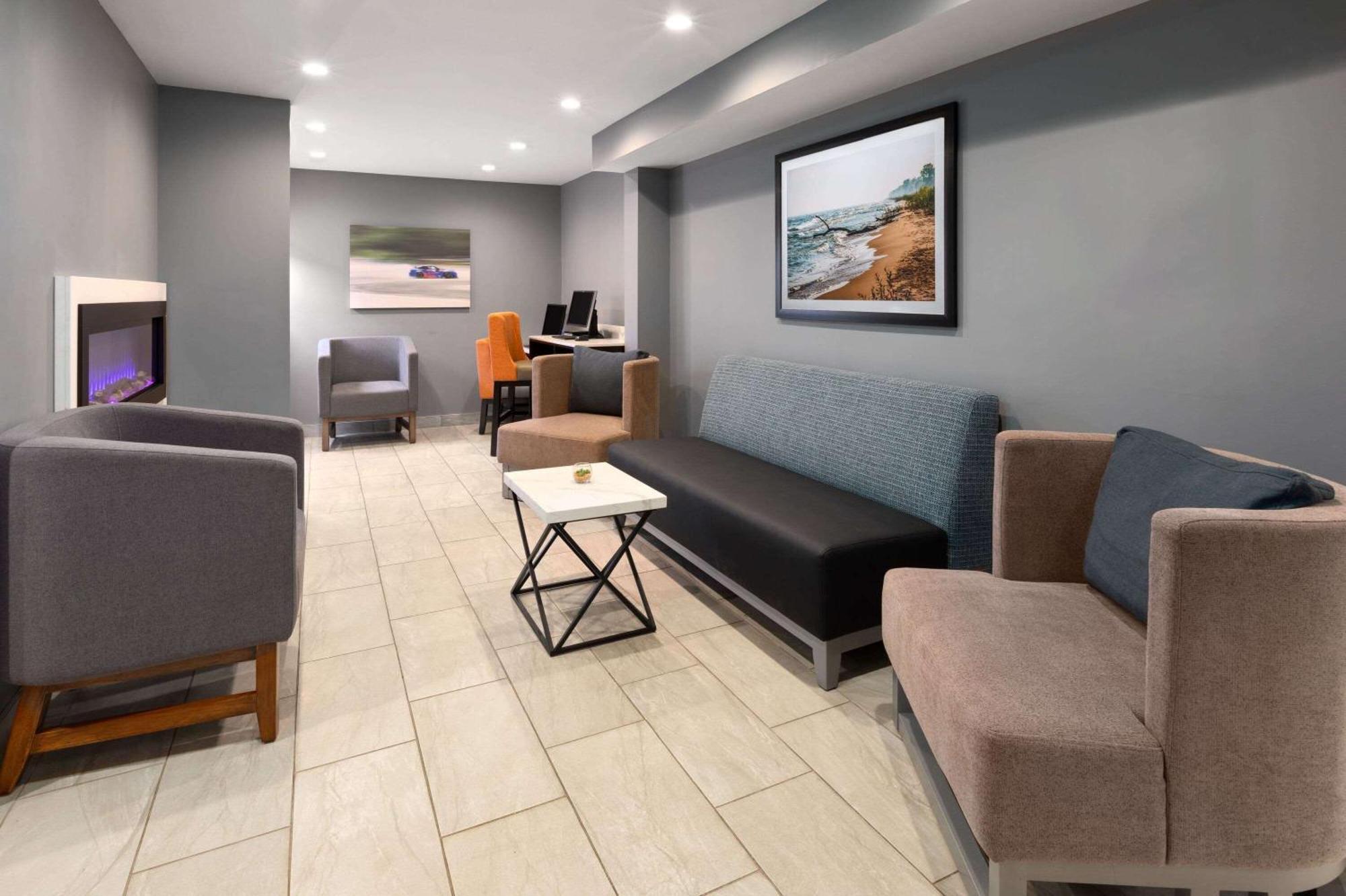 La Quinta Inn By Wyndham Sheboygan Luaran gambar
